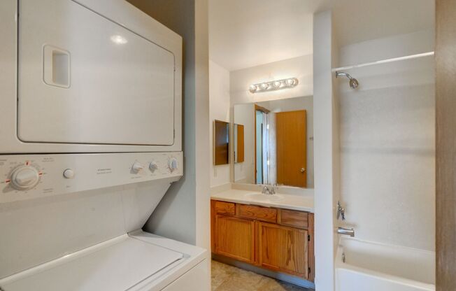 1 bed, 1 bath, 811 sqft, $1,595, Unit F304