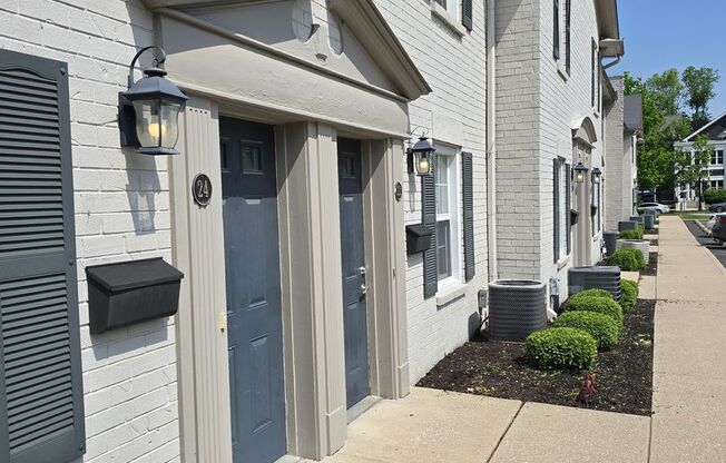 2 beds, 1.5 baths, 1,056 sqft, $2,099, Unit T-018