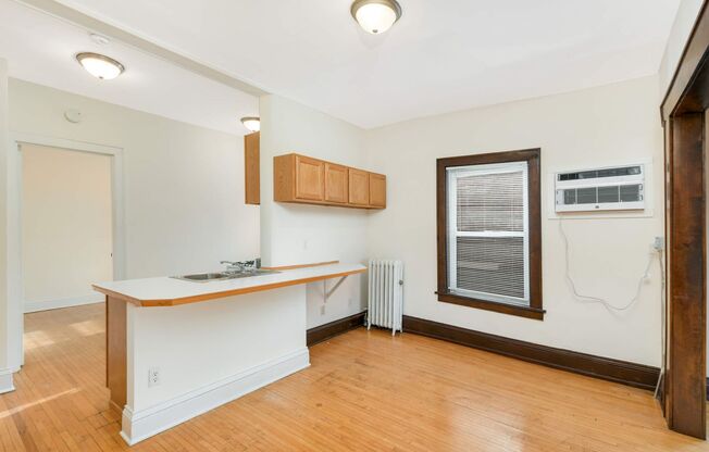 1 bed, 1 bath, $1,095, Unit 32