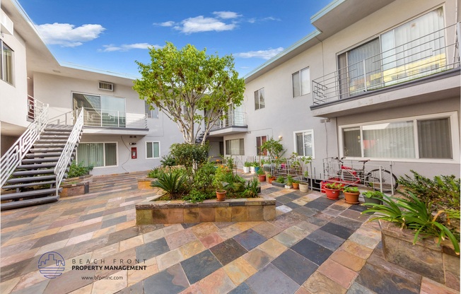 Welcome to 722 S. St. Andrews Pl.
