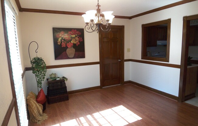2 Story Home on Cul De Sac Lot!!