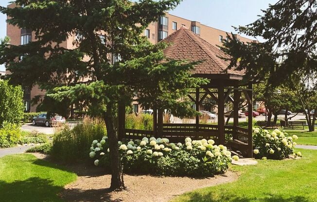 2 beds, 2 baths, 1,039 sqft, $2,285, Unit 637-204