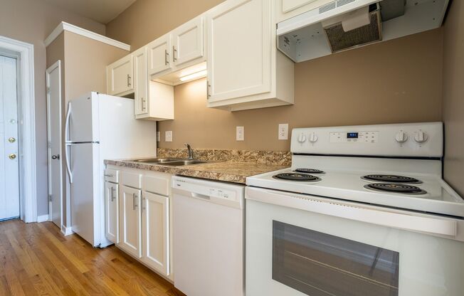 Studio, 1 bath, $899, Unit 3819 Jones St #206