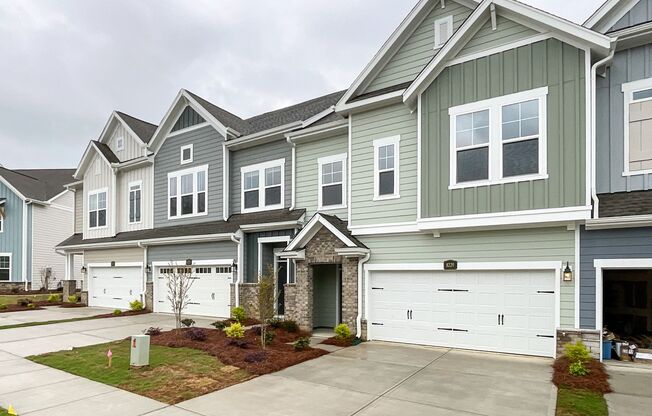 3 beds, 2.5 baths, $2,800