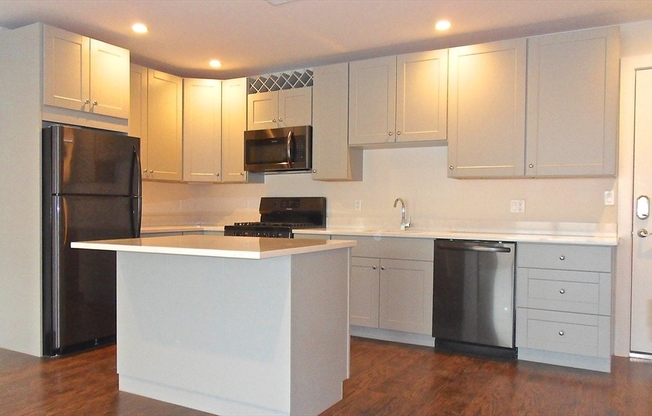 1 bed, 1 bath, 900 sqft, $2,900, Unit 24