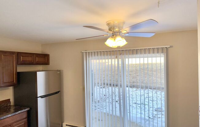 2 beds, 1 bath, $1,295