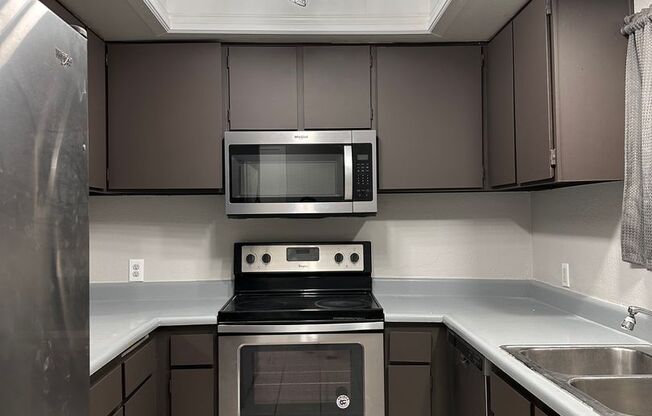 Modern 2 Bed, 2 Bath Condo Near UNLV – Prime Central Location!