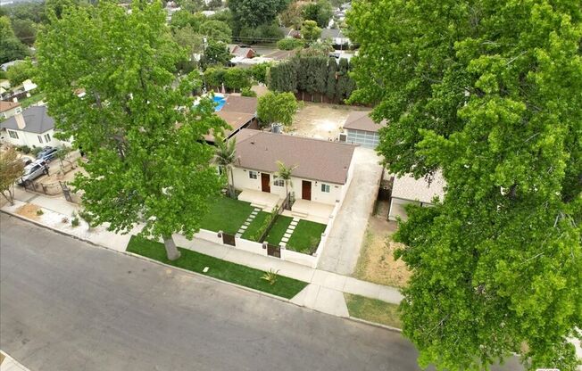 6915 ENCINO AVE