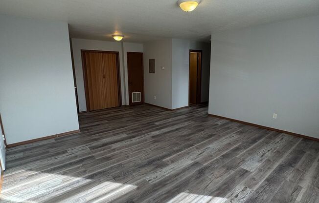 2 beds, 1 bath, 800 sqft, $700, Unit 815-23