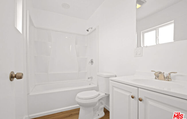649 1/2 W 92 ST