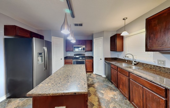 1952 ALAMBRA CIR