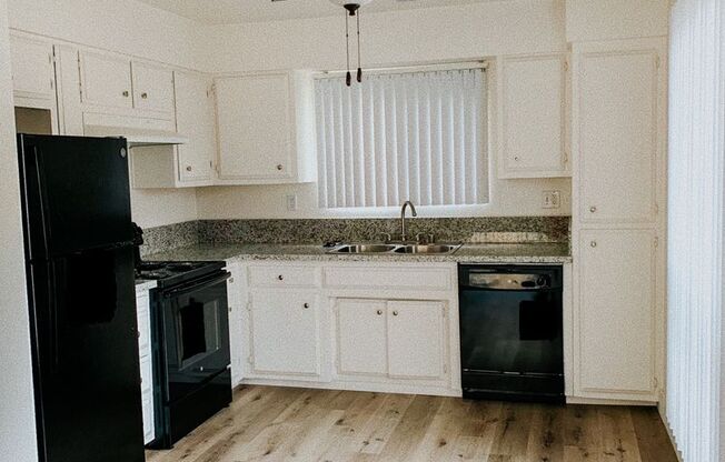 2 beds, 1 bath, 900 sqft, $1,700, Unit 41