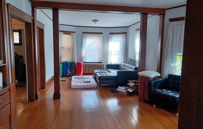 11 BOYLSTON ST