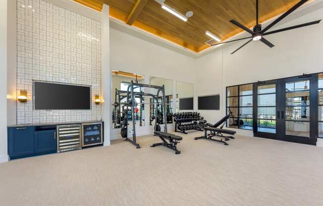 the gym at the monarch luxury apartments in windsor ca