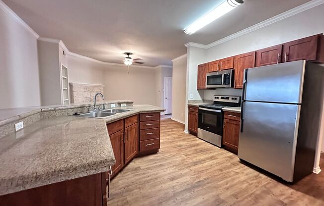 2 beds, 2 baths, $1,595, Unit Unit 811