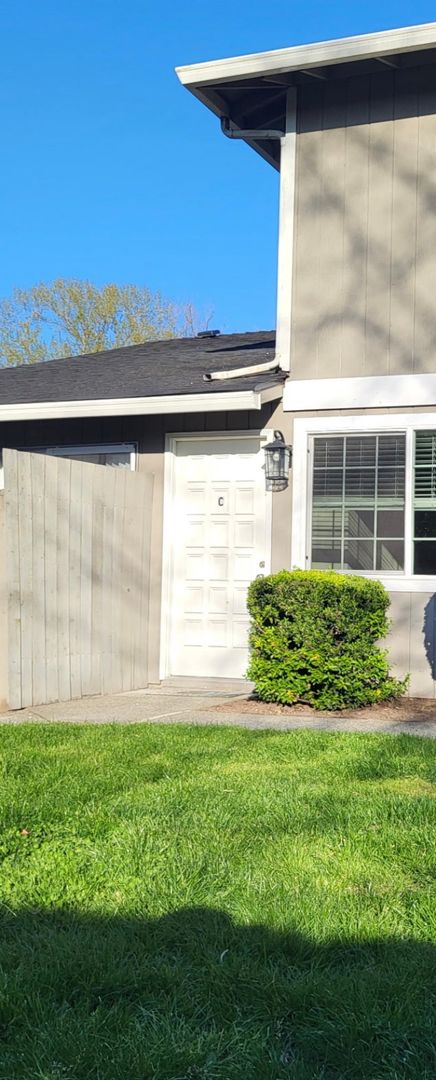 newly updated 2 bed 1 bath apartment in North Auburn $1775