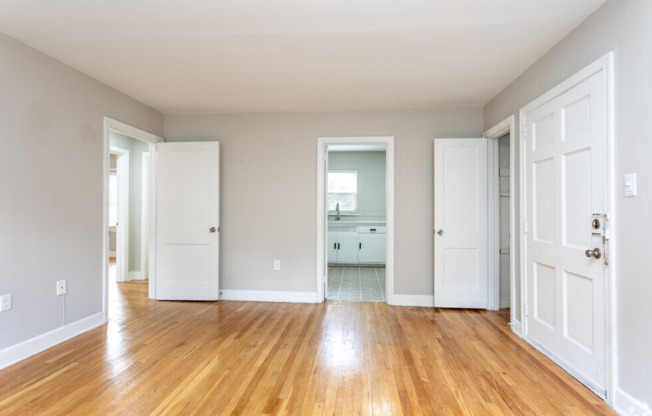 2 beds, 1 bath, 800 sqft, $975, Unit 1107-4