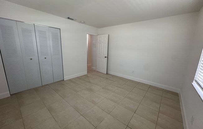 2 beds, 1 bath, $1,825, Unit A