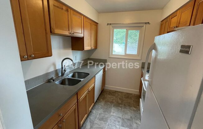 Spacious 4 BD | 2 BA with Backyard - Gladstone