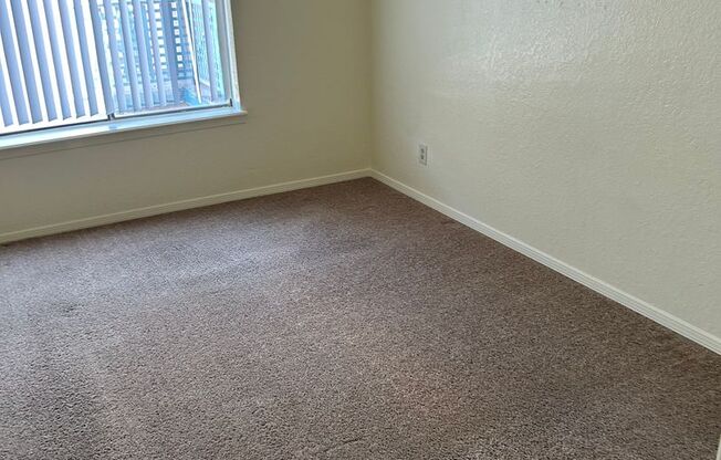 1 bed, 1 bath, 758 sqft, $855, Unit 27