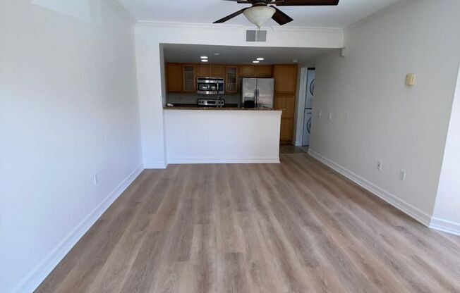 1BD/1BA Condo - Downstairs Unit - Parking - Spacious - REMODELED