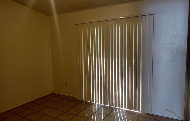 2 beds, 1 bath, $900