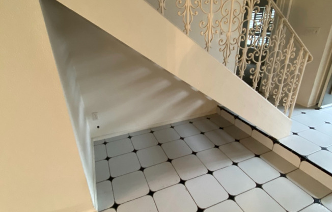 4 beds, 2.5 baths, $4,950