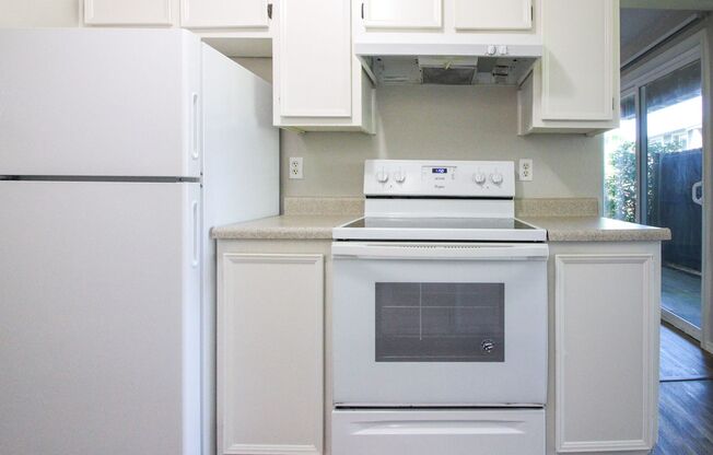 2 beds, 1 bath, 889 sqft, $1,250, Unit 40