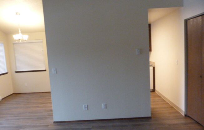 2 beds, 1 bath, $1,600, Unit Unit 26