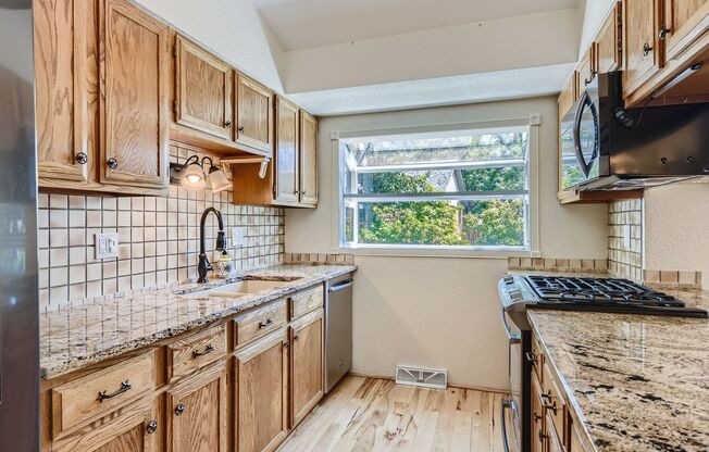 Charming 4 Bedroom 2.5 Bath in Lakewood!