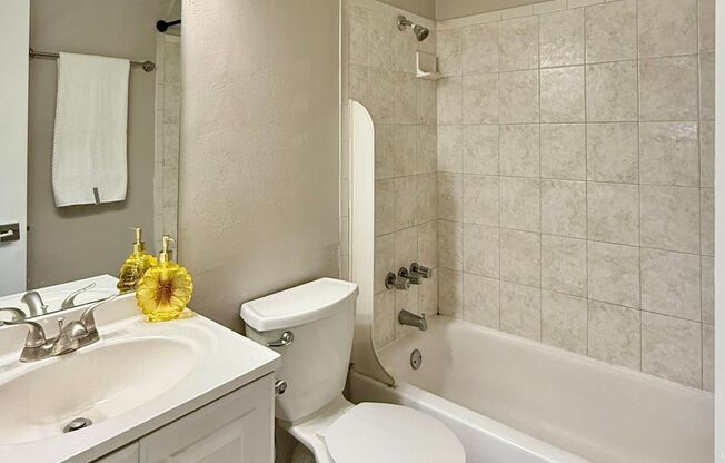 2 beds, 1 bath, 775 sqft, $1,199