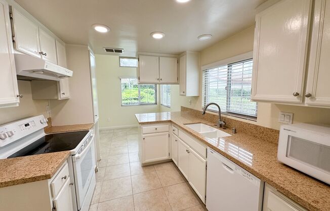 Move-in ready, end-unit condo in the Villas of Calavera Hills!