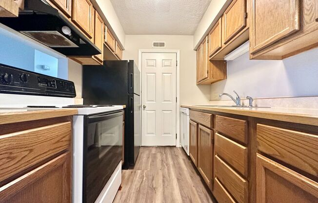 2 beds, 1 bath, 924 sqft, $1,075, Unit J3