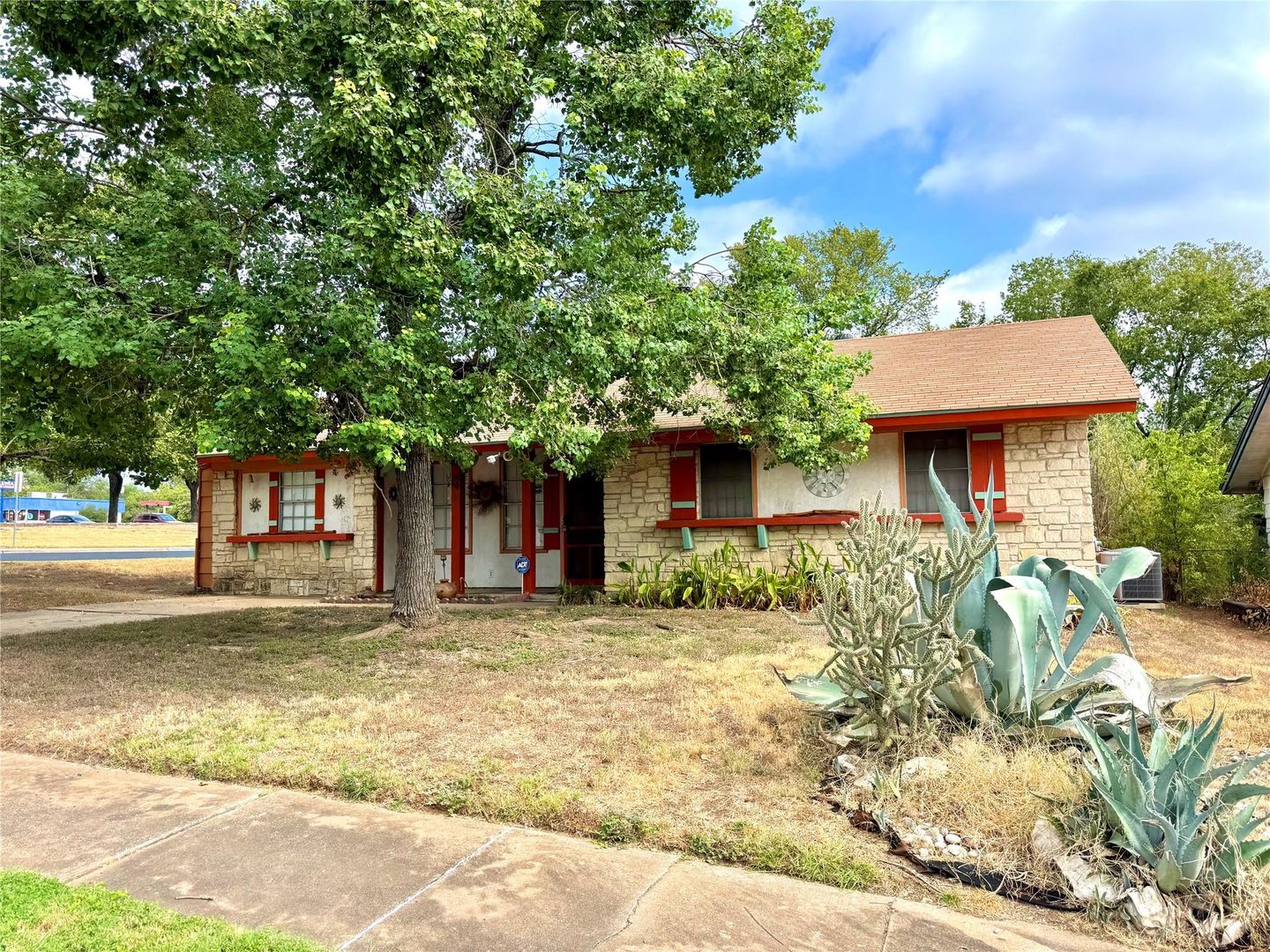 Unique 4 bedroom, 2 bath home with southwest vibe in South Austin!