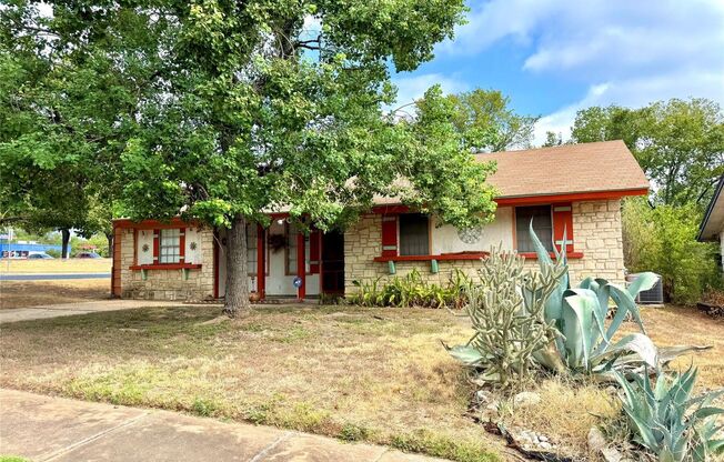 Unique 4 bedroom, 2 bath home with southwest vibe in South Austin!
