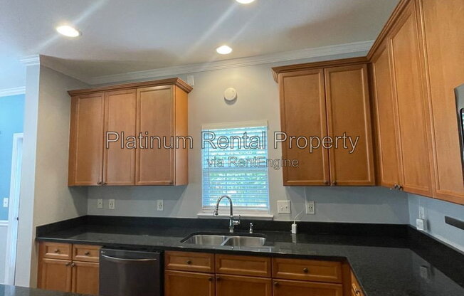 3 beds, 2.5 baths, 2,069 sqft, $2,095, Unit 10