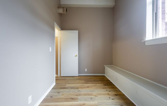2 beds, 1 bath, 825 sqft, $1,169, Unit 3819 Jones St #107