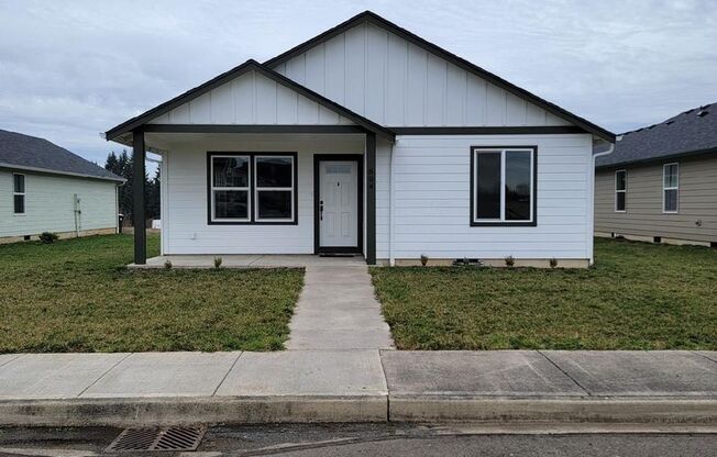 Winlock Newer Construction Home for Lease - 604 Roundtree Blvd