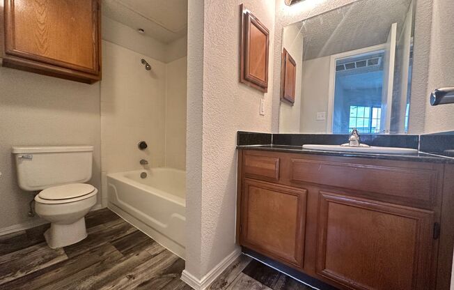 1 bed, 1 bath, 530 sqft, $899, Unit 112
