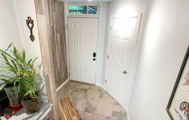 Beautiful Updated 2BR/2BA Condo Near Beltline