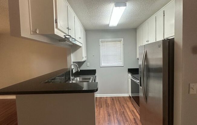 Foxchase Subdivision - END UNIT!  GRANITE, STAINLESS STEEL, HARDWOOD FLOORS!