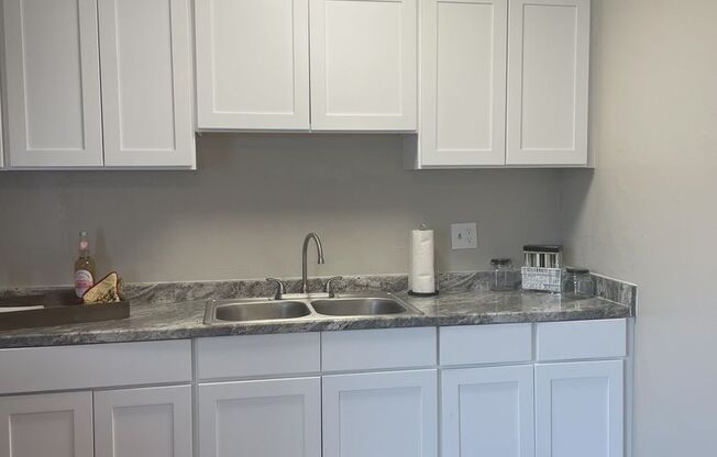 2 beds, 1 bath, 860 sqft, $1,895, Unit 10180A