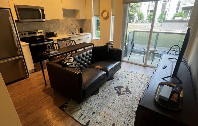 Studio, 1 bath, 452 sqft, $1,395, Unit 250