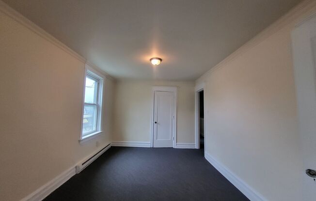 3 beds, 1 bath, 1,600 sqft, $1,700, Unit Unit 2