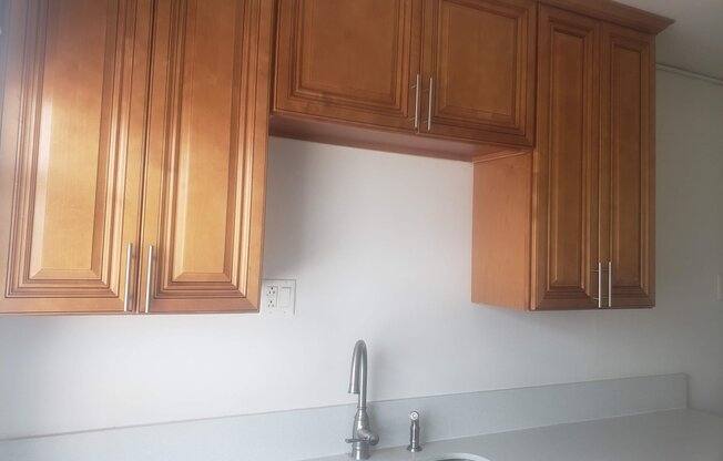 1005 E 2 ST