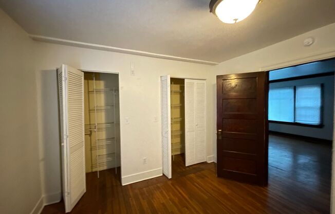 2 beds, 1 bath, $1,299, Unit Upper