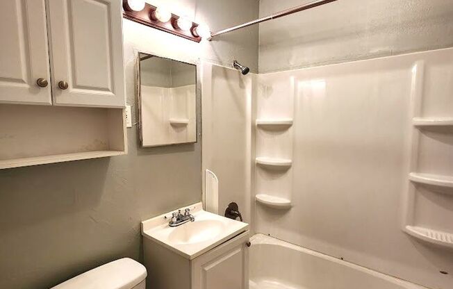 1 bed, 1 bath, $905, Unit 1504 N Drexel Blvd