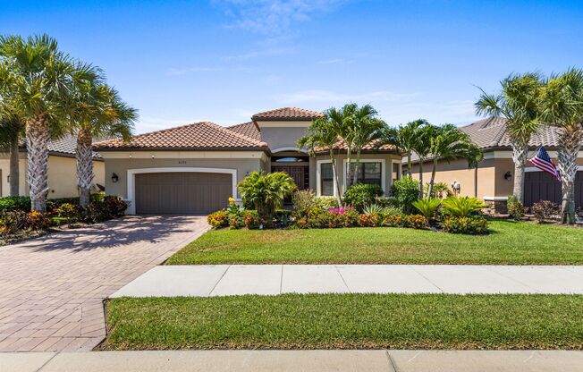 ** ESPLANADE AT HACIENDA LAKES ** 3 BED + DEN / 3 BATH - POOL HOME - SEASONAL OR SHORT TERM RENTAL