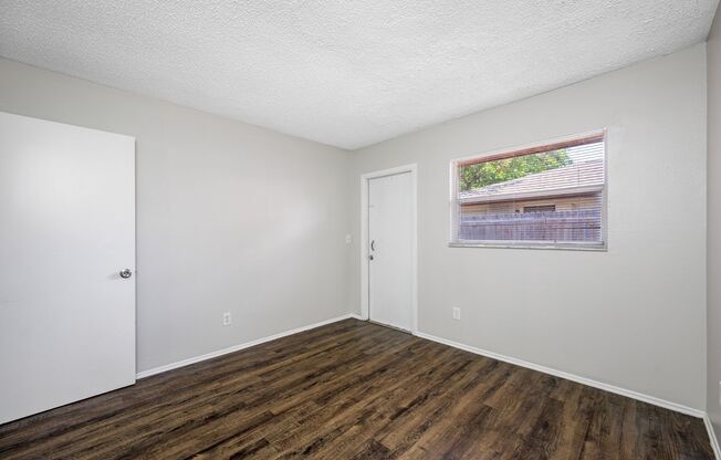 2 beds, 1 bath, 700 sqft, $1,395, Unit 4540-09