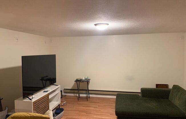 2 Bedroom Condo Available for 6/1